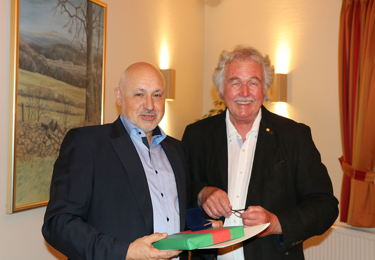Ralph Minor mit der Ehrennadel ausgezeichnet