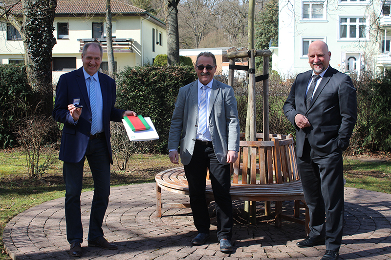 Michael Raue mit Ehrennadel ausgezeichnet
